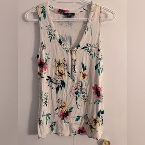 Trendy White Sleeveless Zip-up Tank Top